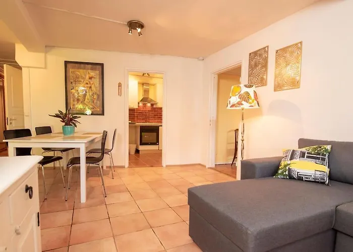 Airport Helsinki- Vantaa Near /lentoasemaa Laehellae *