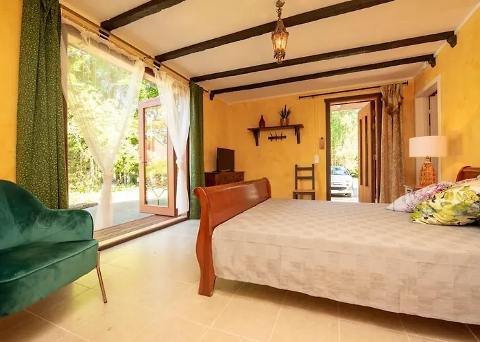 Airport Helsinki- Vantaa Near /lentoasemaa Laehellae *