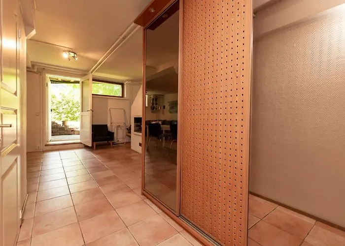 Airport Helsinki- Vantaa Near /lentoasemaa Laehellae 公寓